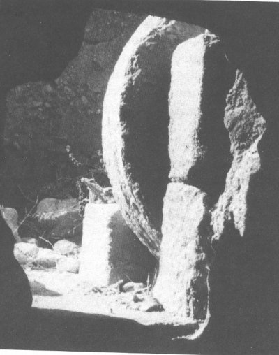 ĹѨǰ��Բ�δ�ʯ�� (36149 bytes)